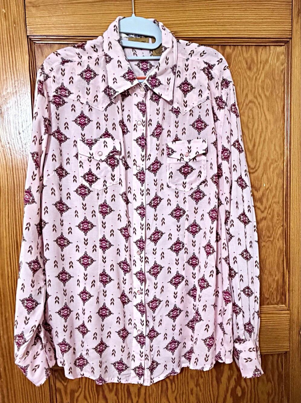 Wrangler Women’s Pink Geometric Print Woven Button-Up Long Sleeve XL LW3701K